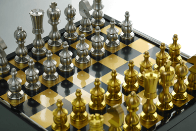 駒の映り込みが美しい専用のチェス盤